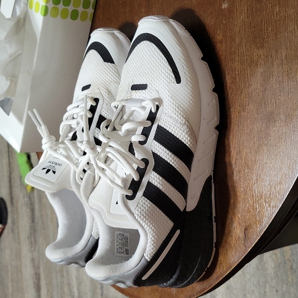 Adidas - Picture 2 of 3